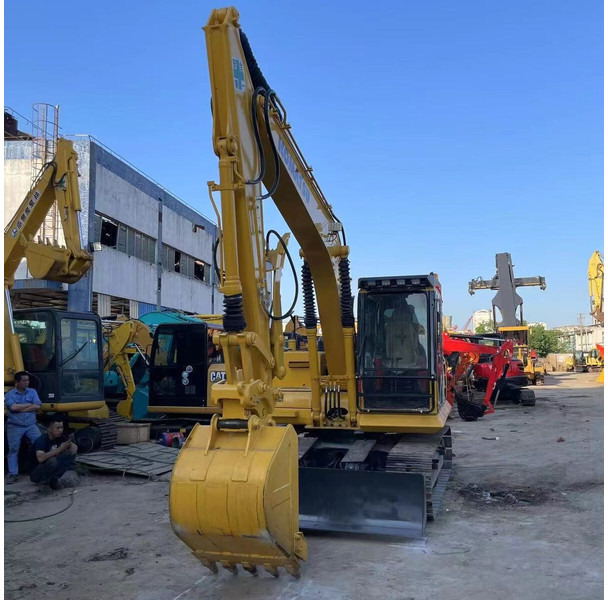 Komatsu PC130 - حفار زاحف: صورة 1 Komatsu PC130 - حفار زاحف: صورة 1