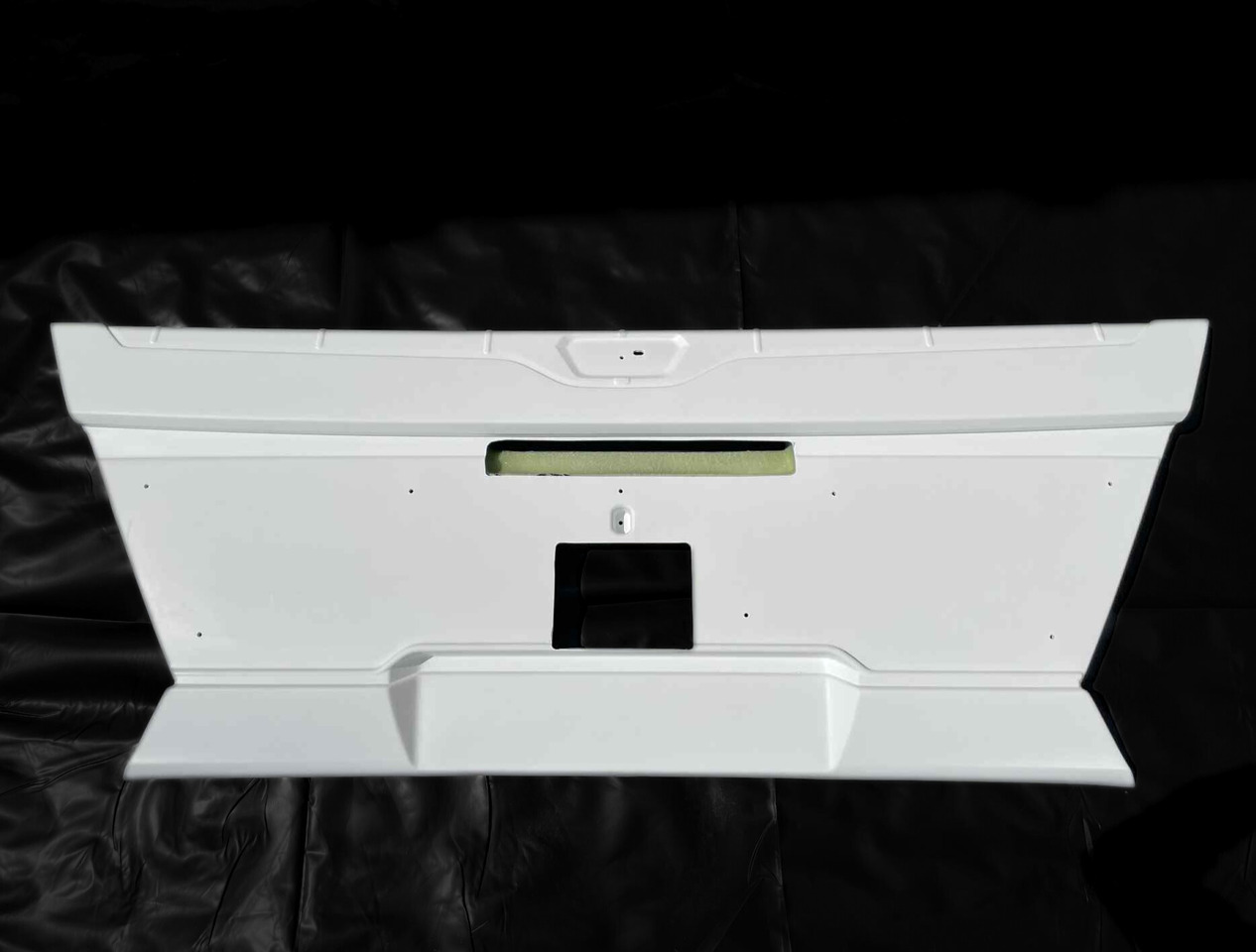 Zderzak przedni środkowy MAN LION'S COACH EURO 6 MAN Lion’s Coach Euro 6 - مصد - حافلة نقل لمسافات طويلة: صورة 1 Zderzak przedni środkowy MAN LION'S COACH EURO 6 MAN Lion’s Coach Euro 6 - مصد - حافلة نقل لمسافات طويلة: صورة 1