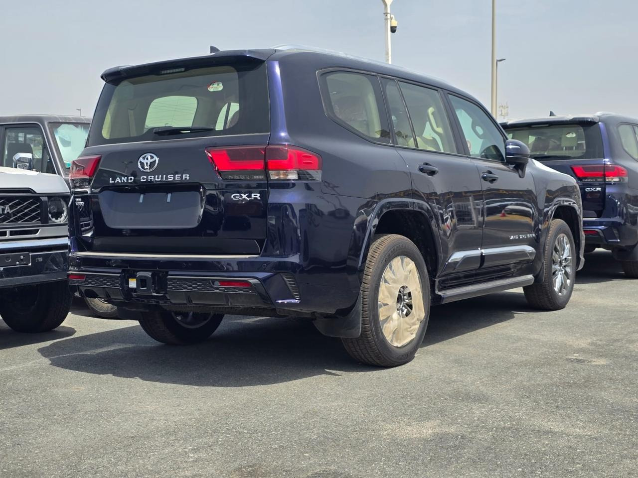 Land Cruiser GXR 3.5L Twin Turbo - سيارة: صورة 2 Land Cruiser GXR 3.5L Twin Turbo - سيارة: صورة 2