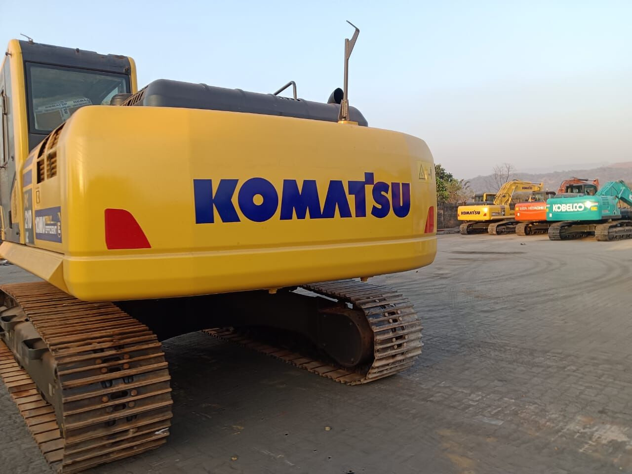 New Komatsu PC210 tracked excavator - حفار زاحف: صورة 3 New Komatsu PC210 tracked excavator - حفار زاحف: صورة 3