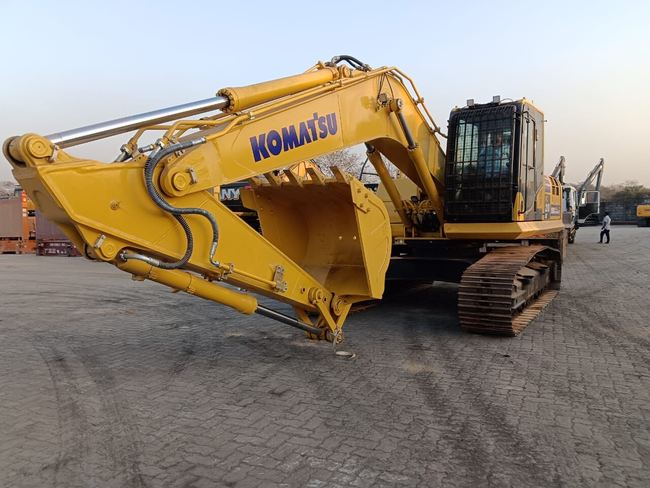 New Komatsu PC210 tracked excavator - حفار زاحف: صورة 5 New Komatsu PC210 tracked excavator - حفار زاحف: صورة 5