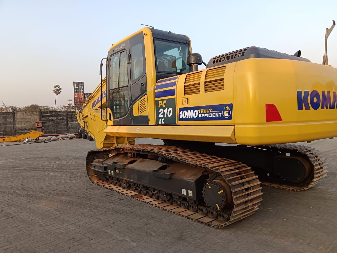 New Komatsu PC210 tracked excavator - حفار زاحف: صورة 1 New Komatsu PC210 tracked excavator - حفار زاحف: صورة 1