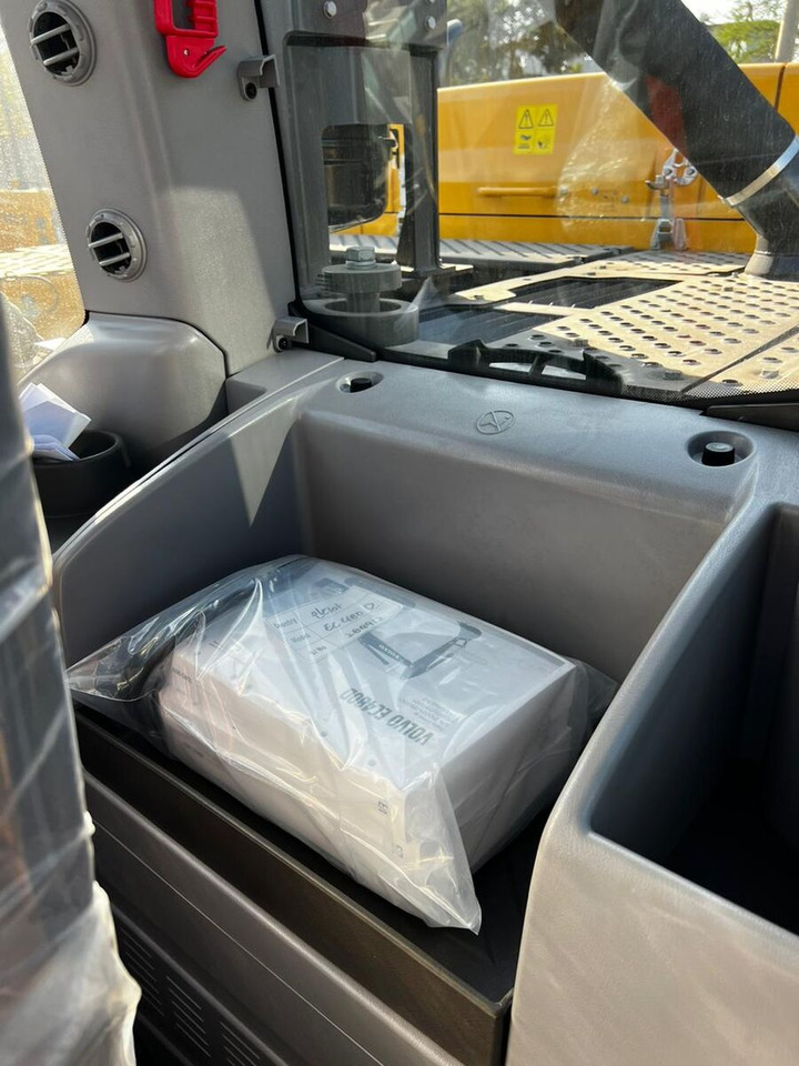 حفار زاحف للبيع  New Volvo EC480DL tracked excavator: صورة 12