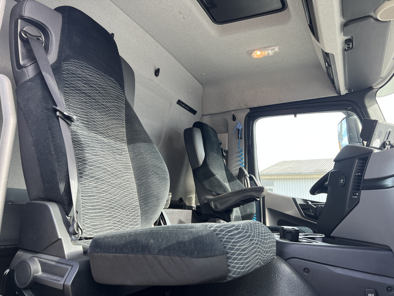 تأجير MERCEDES-BENZ Antos 25 40 | Standheizung | Klima | Liftachse MERCEDES-BENZ Antos 25 40 | Standheizung | Klima | Liftachse: صورة 22