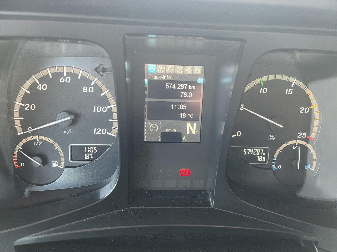 تأجير MERCEDES-BENZ Antos 25 40 | Standheizung | Klima | Liftachse MERCEDES-BENZ Antos 25 40 | Standheizung | Klima | Liftachse: صورة 14