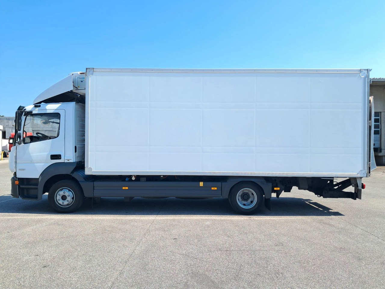 Mercedes-Benz Atego 1221 Kühlkoff LBW | Klima | Tempom | Difff - شاحنة ذات مبرد: صورة 4 Mercedes-Benz Atego 1221 Kühlkoff LBW | Klima | Tempom | Difff - شاحنة ذات مبرد: صورة 4