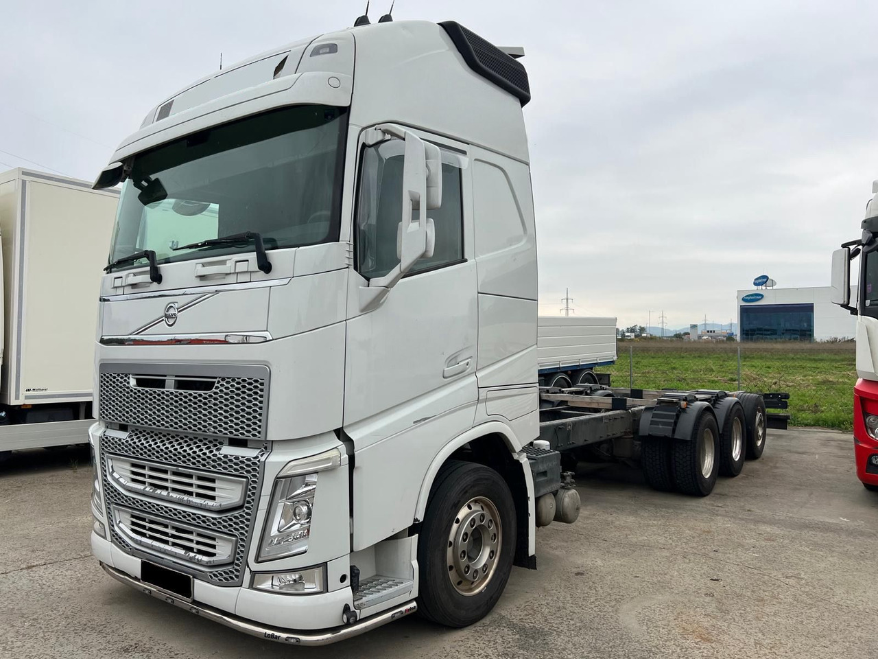 VOLVO FH 540 8x4 Fahrgestell - شاحنة بهيكل معدني للمقصورة: صورة 1 VOLVO FH 540 8x4 Fahrgestell - شاحنة بهيكل معدني للمقصورة: صورة 1