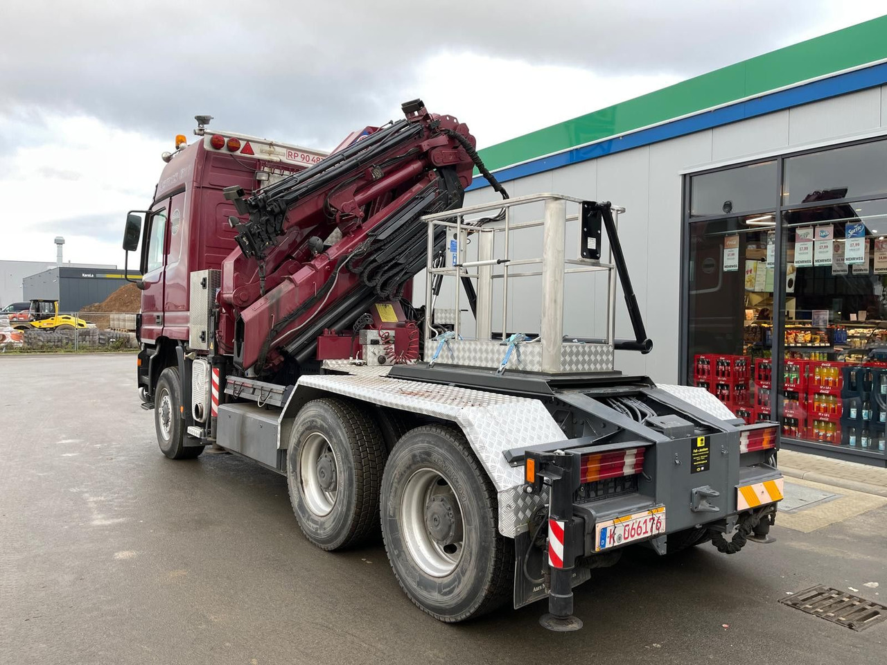 Mercedes-Benz ACTROS 3348 Kran HMF3720K4 Fly-Jip Fun k Klima - شاحنة كرين: صورة 2 Mercedes-Benz ACTROS 3348 Kran HMF3720K4 Fly-Jip Fun k Klima - شاحنة كرين: صورة 2