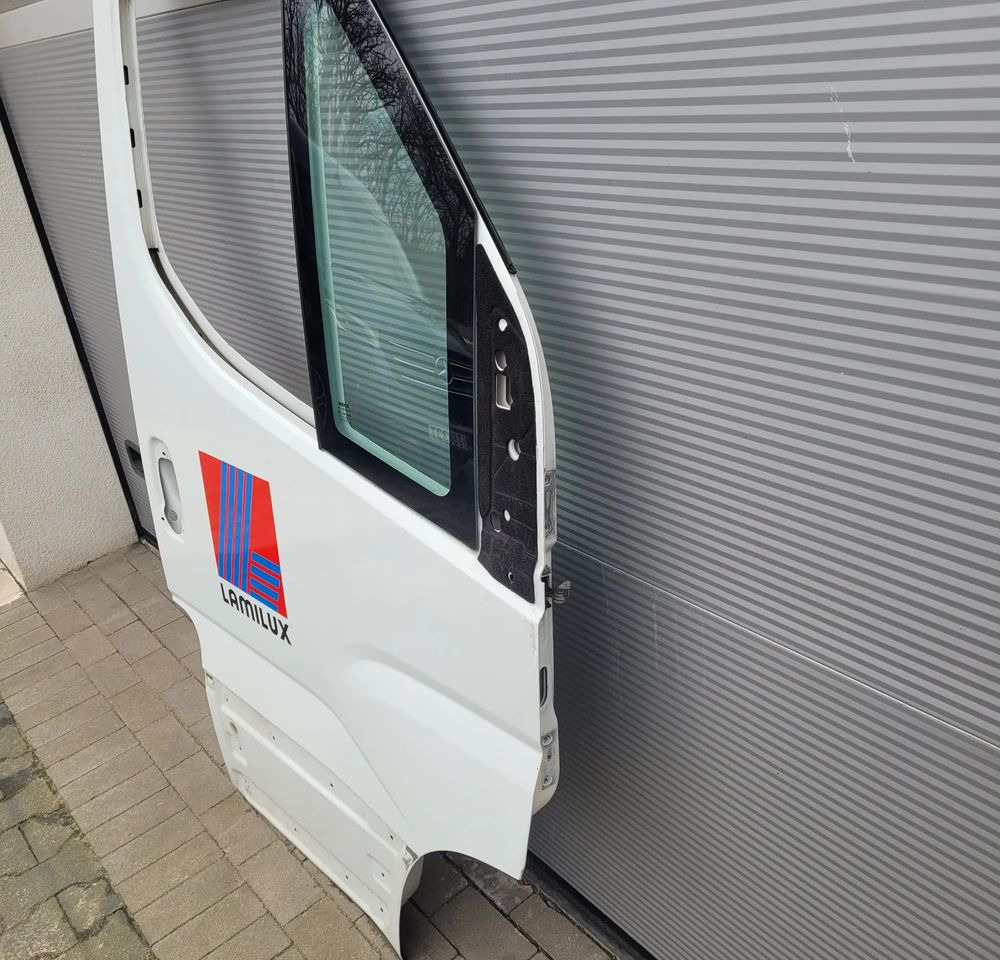 DRZWI IVECO DAILY NM RH. LUB LH. CANA ZA SZT. CHWALIM116 - باب و قطع الغيار - شاحنة توصيل مغلقة: صورة 3 DRZWI IVECO DAILY NM RH. LUB LH. CANA ZA SZT. CHWALIM116 - باب و قطع الغيار - شاحنة توصيل مغلقة: صورة 3