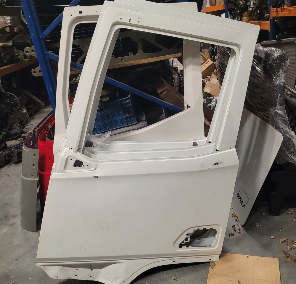 DRZWI LEWE DAF XG XD NOWY MODEL ORYGINAŁ CHWALIM116 - باب و قطع الغيار - شاحنة: صورة 1 DRZWI LEWE DAF XG XD NOWY MODEL ORYGINAŁ CHWALIM116 - باب و قطع الغيار - شاحنة: صورة 1
