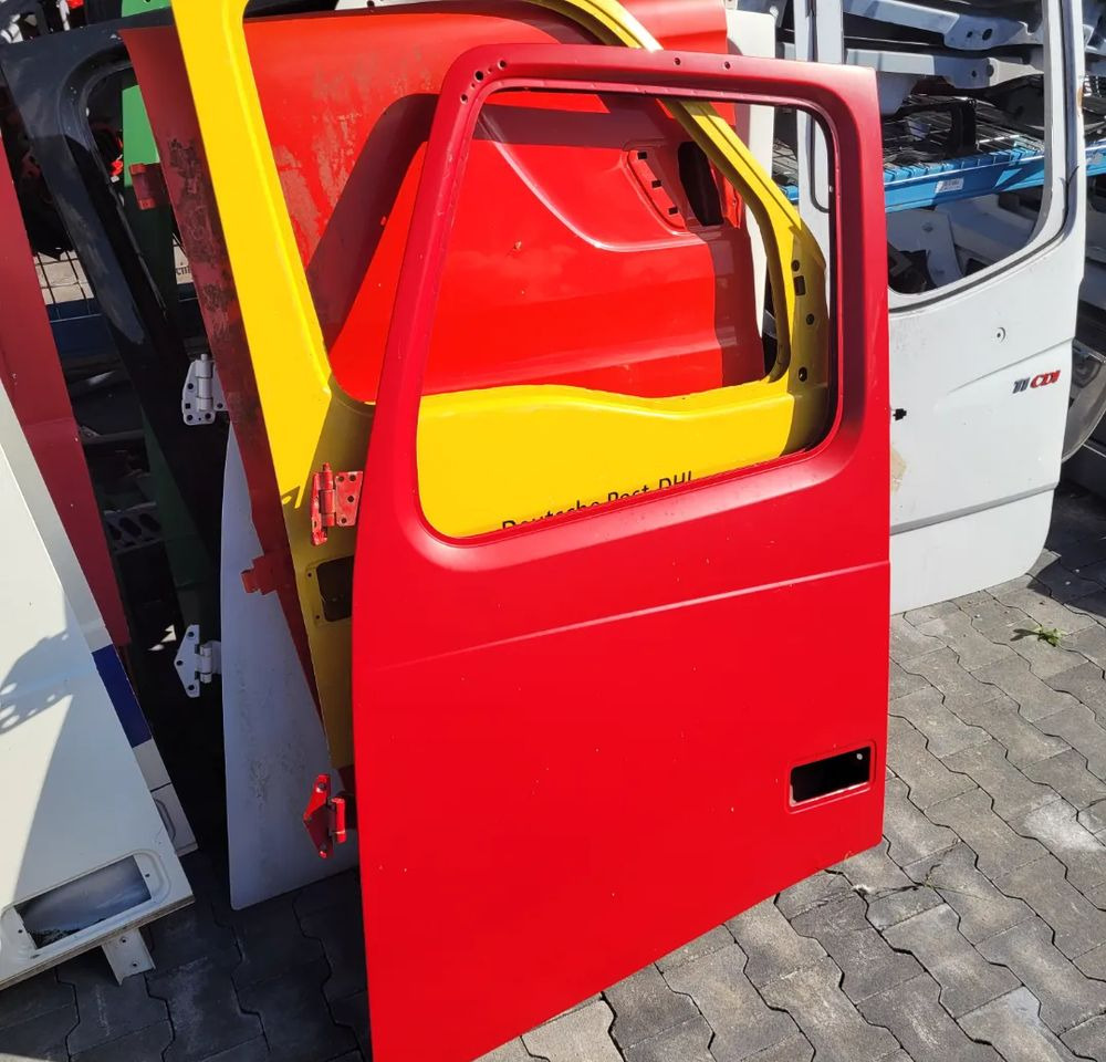 DRZWI LEWE VOLVO FH13 ORYGINAŁ - باب و قطع الغيار - شاحنة: صورة 1 DRZWI LEWE VOLVO FH13 ORYGINAŁ - باب و قطع الغيار - شاحنة: صورة 1