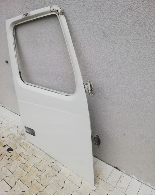 DRZWI VOLVO FH 13 FH13 RH ral 1103 - باب و قطع الغيار - شاحنة: صورة 2 DRZWI VOLVO FH 13 FH13 RH ral 1103 - باب و قطع الغيار - شاحنة: صورة 2