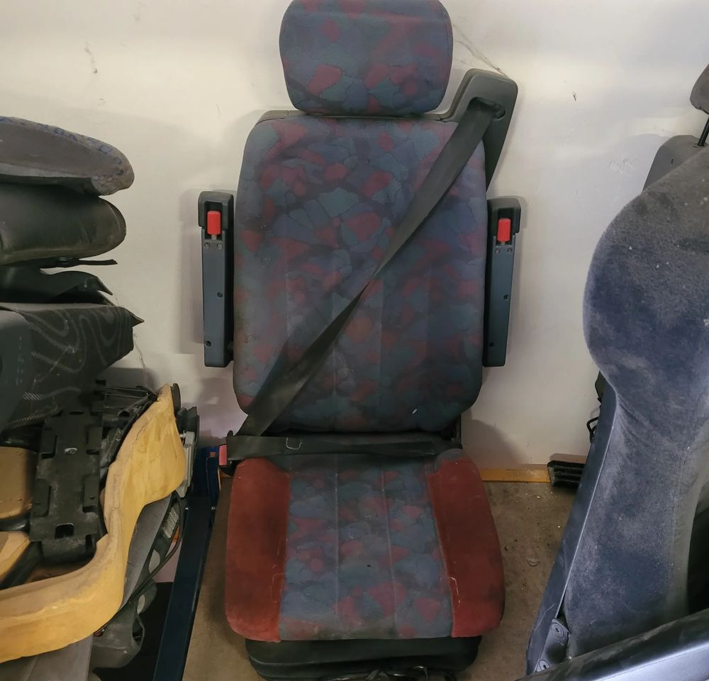 FOTEL KIEROWCY MERCEDES ATEGO CHWALIM116 - مقعد - شاحنة: صورة 1 FOTEL KIEROWCY MERCEDES ATEGO CHWALIM116 - مقعد - شاحنة: صورة 1