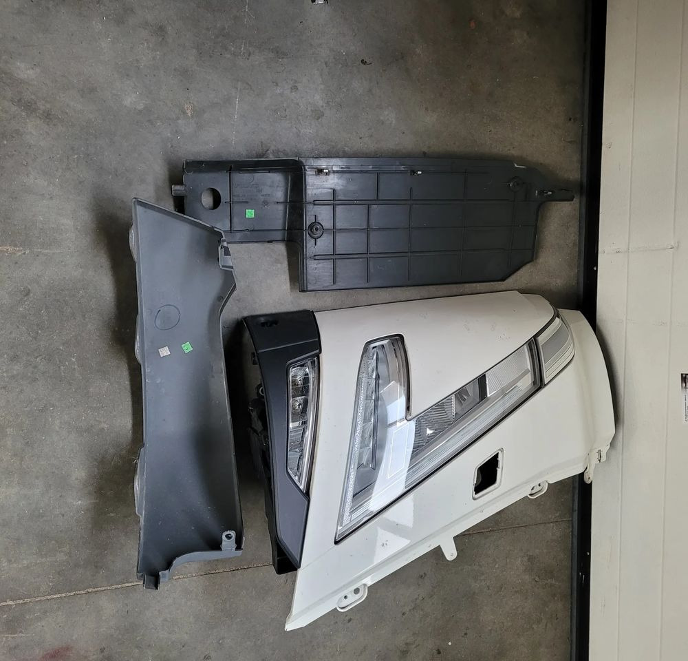 LAMPA GARNEK ZDERZAK VOLVO FH5 PRAWA ORYGINAŁ CHWALIM116 - أضواء/ إضاءة - شاحنة: صورة 2 LAMPA GARNEK ZDERZAK VOLVO FH5 PRAWA ORYGINAŁ CHWALIM116 - أضواء/ إضاءة - شاحنة: صورة 2
