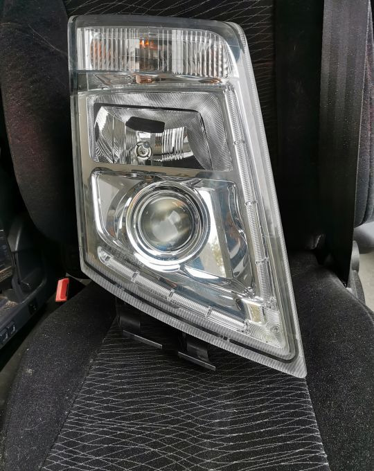 LAMPA XENON VOLVO FH 13 ORYGINAŁ PRAWA - المصابيح الأمامية - شاحنة: صورة 1 LAMPA XENON VOLVO FH 13 ORYGINAŁ PRAWA - المصابيح الأمامية - شاحنة: صورة 1