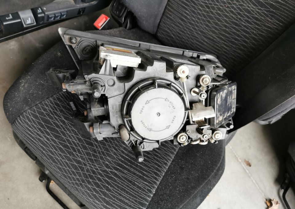 LAMPA XENON VOLVO FH 13 ORYGINAŁ PRAWA - المصابيح الأمامية - شاحنة: صورة 2 LAMPA XENON VOLVO FH 13 ORYGINAŁ PRAWA - المصابيح الأمامية - شاحنة: صورة 2