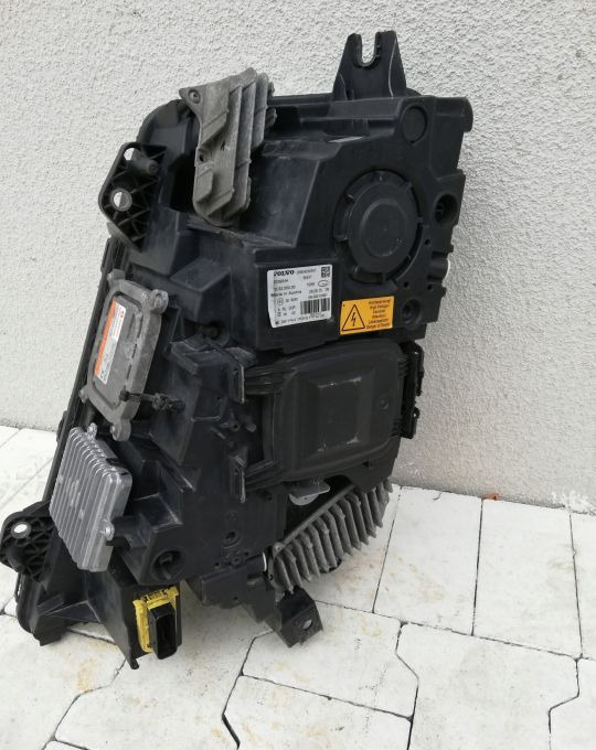 LAMPA XENON VOLVO FH4 FH 4 FM RH SKRETNY ORYGINAŁ - المصابيح الأمامية - شاحنة: صورة 3 LAMPA XENON VOLVO FH4 FH 4 FM RH SKRETNY ORYGINAŁ - المصابيح الأمامية - شاحنة: صورة 3
