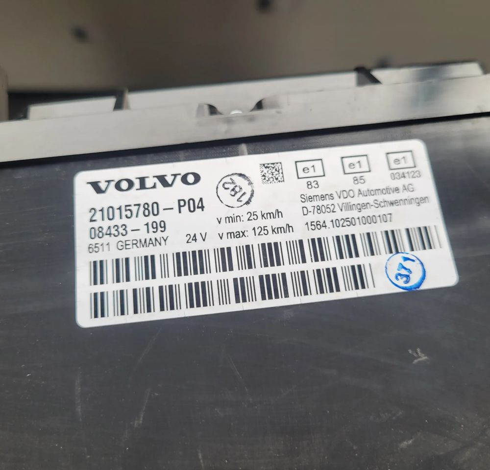 LICZNIK VOLVO FH 21015780 P04 - لوحة العدادات - شاحنة: صورة 2 LICZNIK VOLVO FH 21015780 P04 - لوحة العدادات - شاحنة: صورة 2