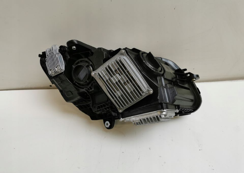 Lampa Mercedes c klasa - أضواء/ إضاءة - شاحنة: صورة 2 Lampa Mercedes c klasa - أضواء/ إضاءة - شاحنة: صورة 2
