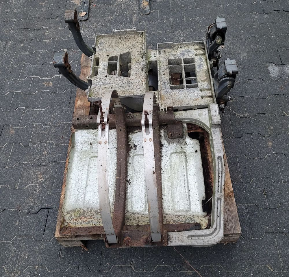 MOCOWANIE KATALIZATORA ,BATERII VOLVO FH13 ORYGINAŁ CHWALIM116 - هيكل السيارة الخارجية - شاحنة: صورة 2 MOCOWANIE KATALIZATORA ,BATERII VOLVO FH13 ORYGINAŁ CHWALIM116 - هيكل السيارة الخارجية - شاحنة: صورة 2