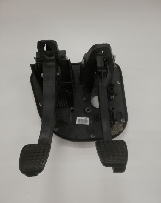 MOCOWANIE PODSTAWA PEDAŁÓW IVECO DAILY 5801482032 - دواسة - شاحنة توصيل مغلقة: صورة 1 MOCOWANIE PODSTAWA PEDAŁÓW IVECO DAILY 5801482032 - دواسة - شاحنة توصيل مغلقة: صورة 1