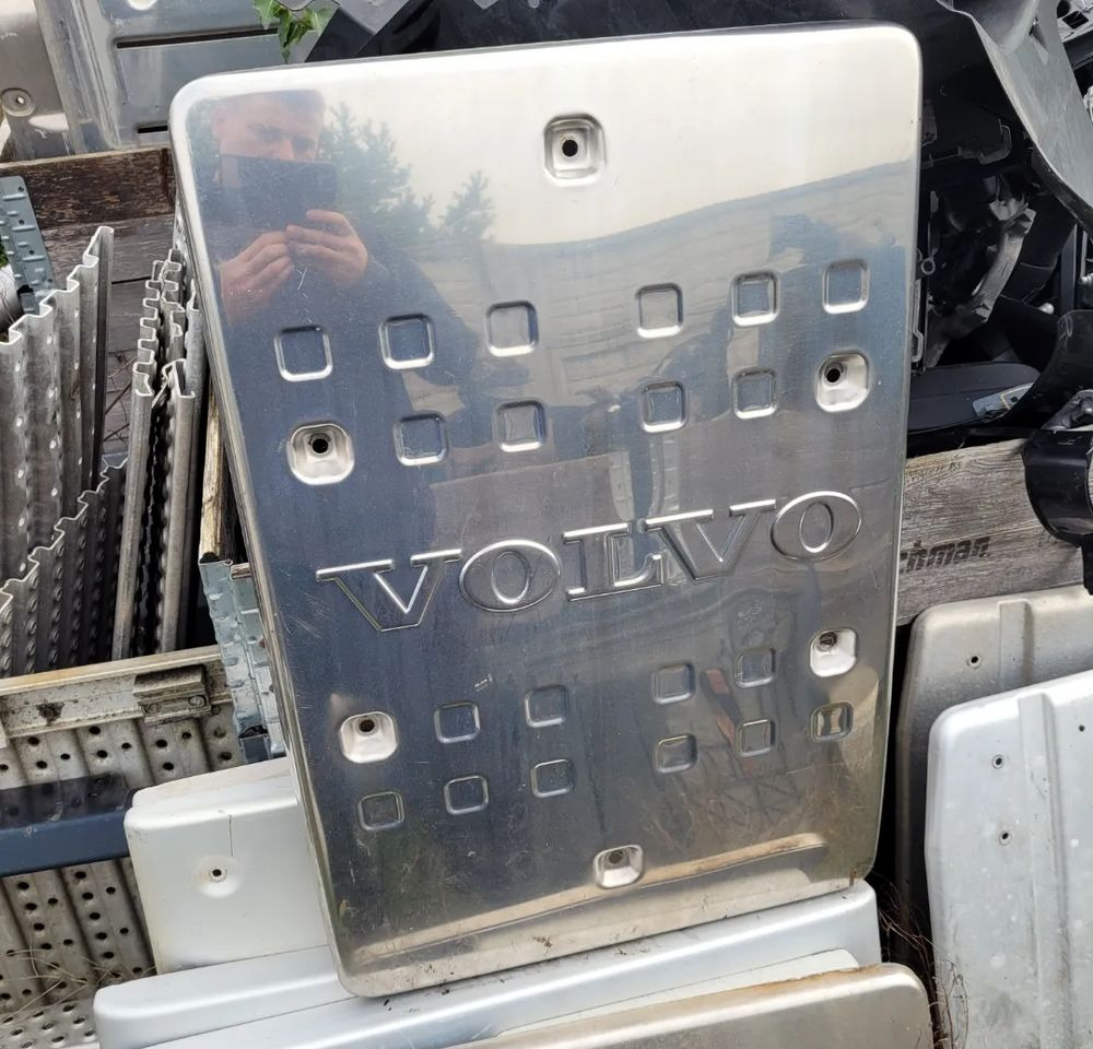 OSŁONA KATALIZATORA VOLVO FH13 ORYGINAL - هيكل السيارة الخارجية - شاحنة: صورة 1 OSŁONA KATALIZATORA VOLVO FH13 ORYGINAL - هيكل السيارة الخارجية - شاحنة: صورة 1