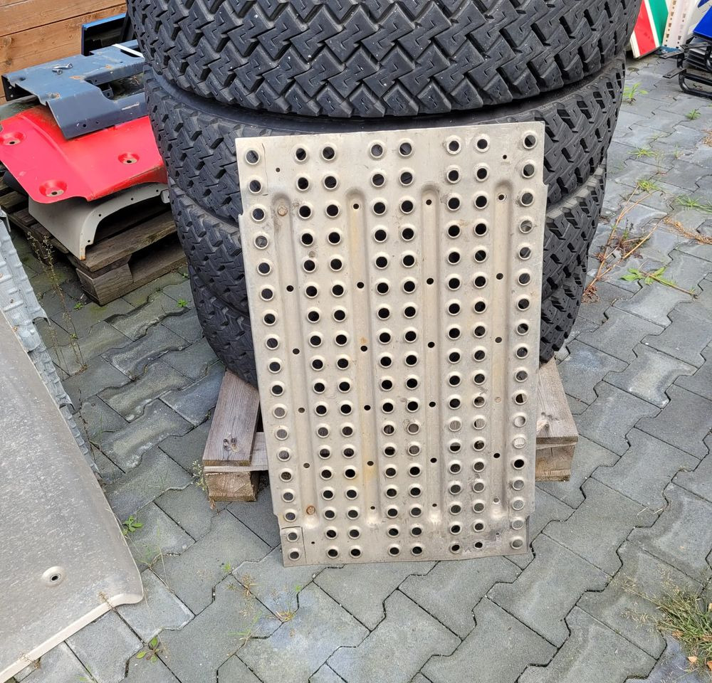 PODEST NA RAME VOLVO FH13 FH12 - هيكل السيارة الخارجية - شاحنة: صورة 1 PODEST NA RAME VOLVO FH13 FH12 - هيكل السيارة الخارجية - شاحنة: صورة 1