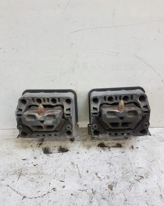 PODUSZKI SILNIKA ACTROS MP4 ORYGINAŁ 2SZT - كرسي مكينة - شاحنة: صورة 1 PODUSZKI SILNIKA ACTROS MP4 ORYGINAŁ 2SZT - كرسي مكينة - شاحنة: صورة 1