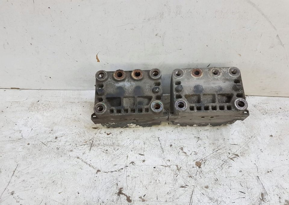 PODUSZKI SKRZYNI BIEGÓW ACTROS MP4 ORYGINAŁ 2SZT - علبة التروس و قطع الغيار - شاحنة: صورة 2 PODUSZKI SKRZYNI BIEGÓW ACTROS MP4 ORYGINAŁ 2SZT - علبة التروس و قطع الغيار - شاحنة: صورة 2