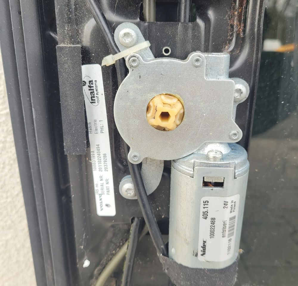 SZYBERDACH VOLVO FH13 ORYGINAL - هيكل السيارة الخارجية - شاحنة: صورة 3 SZYBERDACH VOLVO FH13 ORYGINAL - هيكل السيارة الخارجية - شاحنة: صورة 3