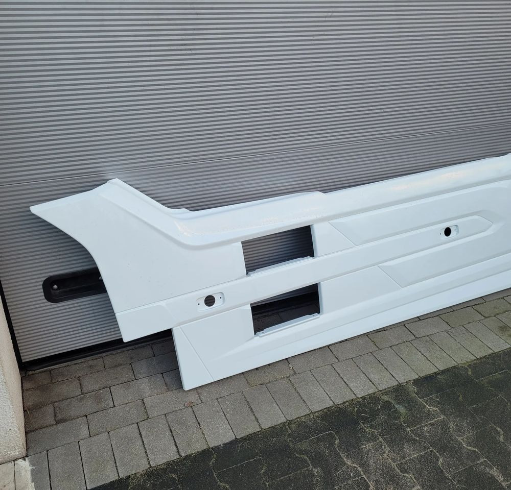 ZABUDOWA MIEDZYOSIOWA SPOJLER DAF XG XG+ 2292740 LH ORYGINAŁ CHWALIM116 - الإيروديناميكية/ الجناح الخلفي - شاحنة: صورة 3 ZABUDOWA MIEDZYOSIOWA SPOJLER DAF XG XG+ 2292740 LH ORYGINAŁ CHWALIM116 - الإيروديناميكية/ الجناح الخلفي - شاحنة: صورة 3