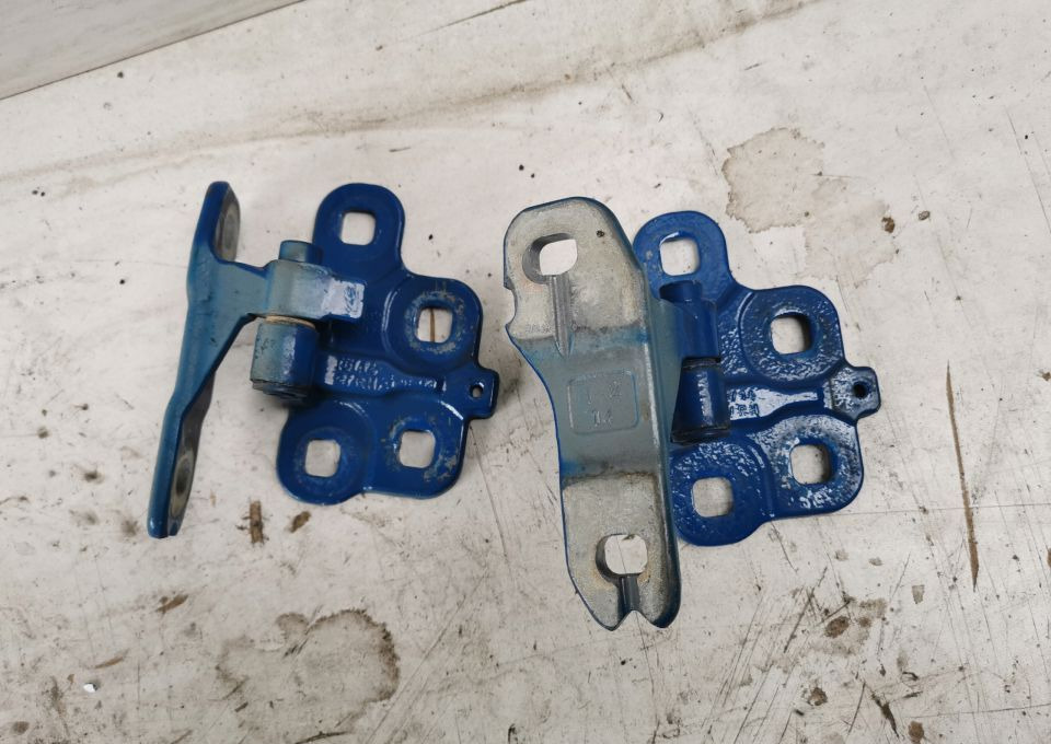 ZAWIASY DRZWI VOLVO FH4 RH. 2SZT. - باب و قطع الغيار - شاحنة: صورة 1 ZAWIASY DRZWI VOLVO FH4 RH. 2SZT. - باب و قطع الغيار - شاحنة: صورة 1