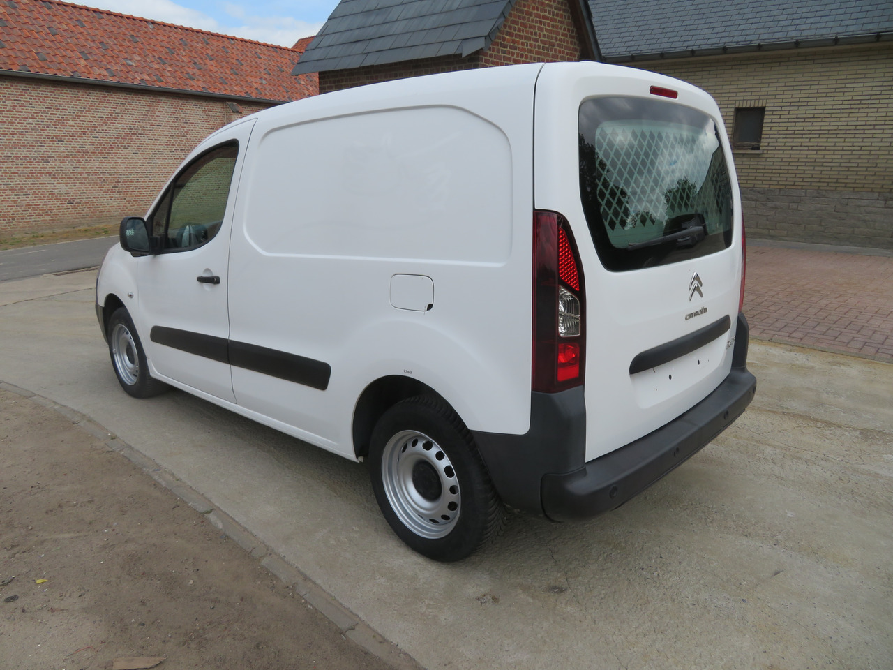 CITROËN Berlingo 1.6 BlueHDi CLUB - فان: صورة 5 CITROËN Berlingo 1.6 BlueHDi CLUB - فان: صورة 5
