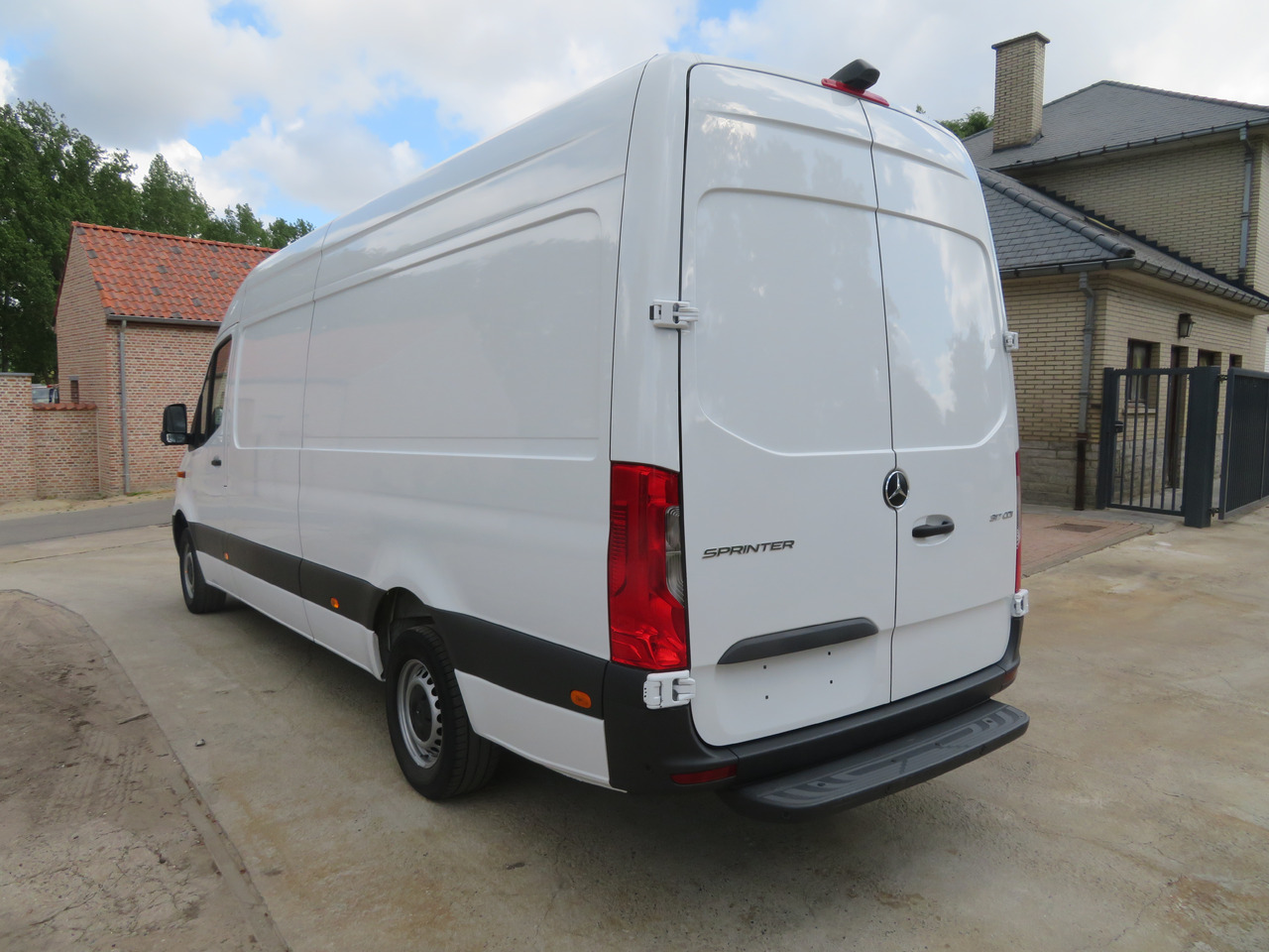 MERCEDES-BENZ Sprinter 317cdi - A3H2 - فان: صورة 5 MERCEDES-BENZ Sprinter 317cdi - A3H2 - فان: صورة 5