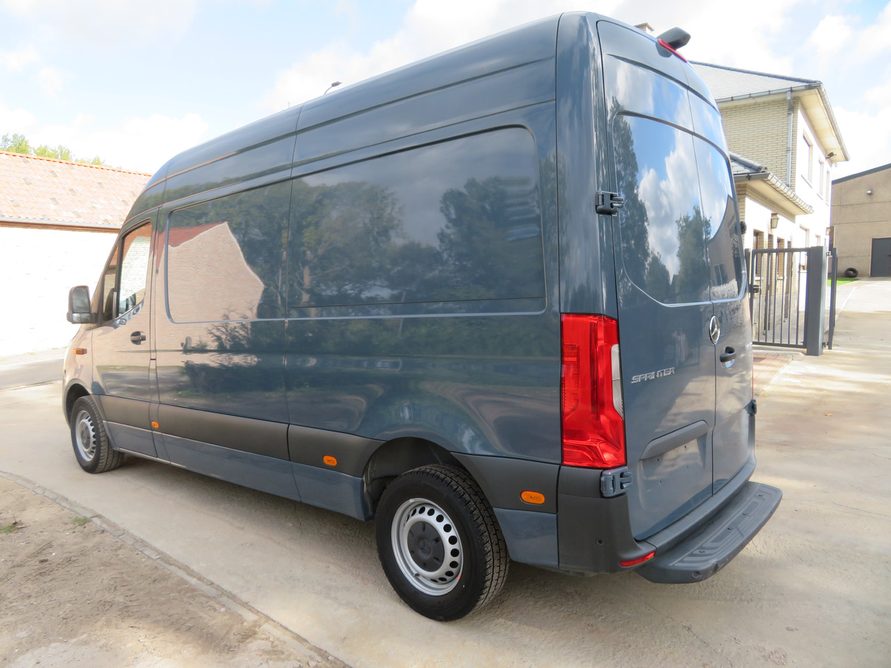 Mercedes-Benz Gesloten bestelwagen A2H2 - فان: صورة 5 Mercedes-Benz Gesloten bestelwagen A2H2 - فان: صورة 5