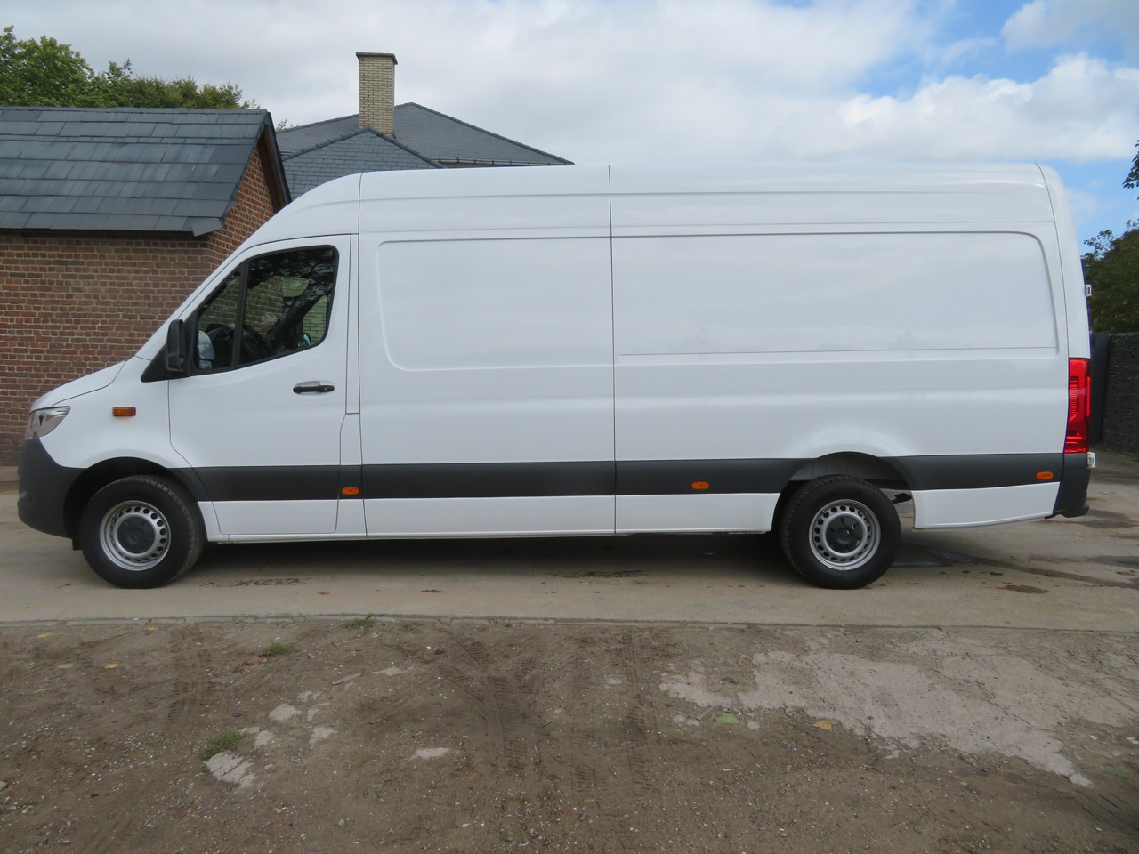 Mercedes-Benz Sprinter 317cdi - A3H2 - فان: صورة 4 Mercedes-Benz Sprinter 317cdi - A3H2 - فان: صورة 4