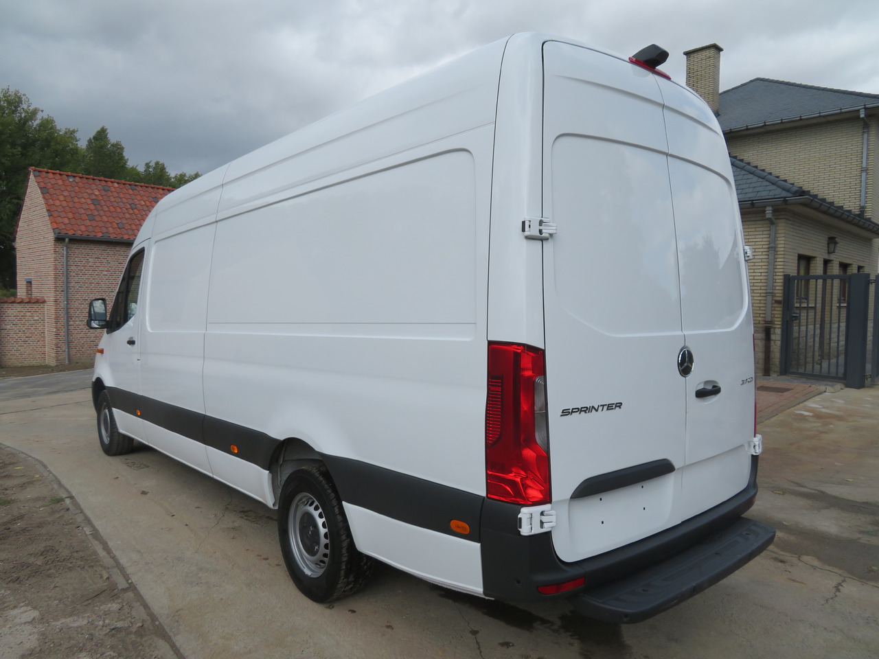 Mercedes-Benz Sprinter 317cdi - A3H2 - فان: صورة 5 Mercedes-Benz Sprinter 317cdi - A3H2 - فان: صورة 5