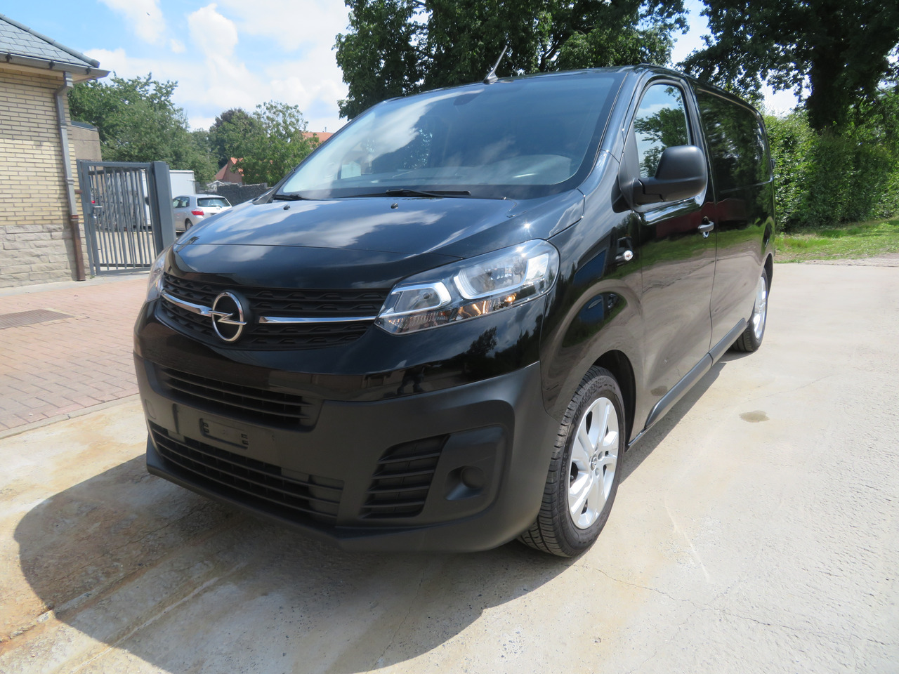 OPEL Vivaro Edition 2.0 Turbo - L2H1 - فان المدمجة: صورة 3 OPEL Vivaro Edition 2.0 Turbo - L2H1 - فان المدمجة: صورة 3