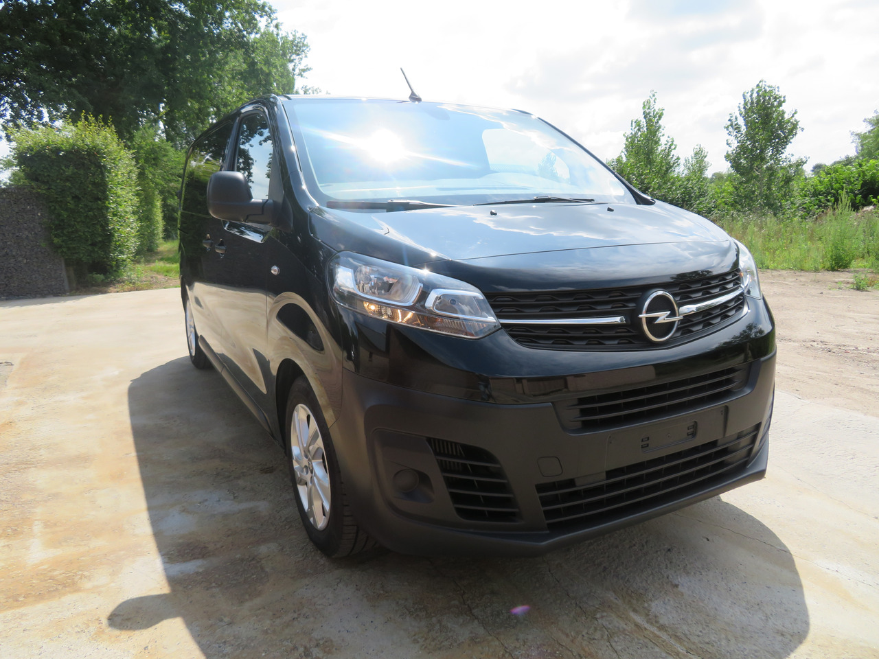 OPEL Vivaro Edition 2.0 Turbo - L2H1 - فان المدمجة: صورة 1 OPEL Vivaro Edition 2.0 Turbo - L2H1 - فان المدمجة: صورة 1