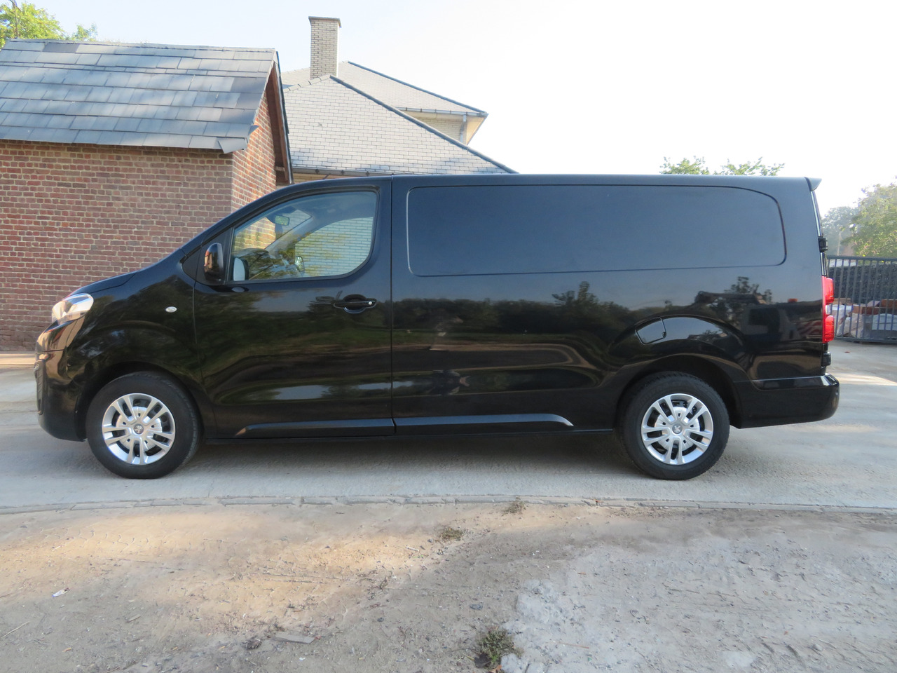 Peugeot Expert 2.0 BlueHDi - L3 - Automaat - فان: صورة 4 Peugeot Expert 2.0 BlueHDi - L3 - Automaat - فان: صورة 4
