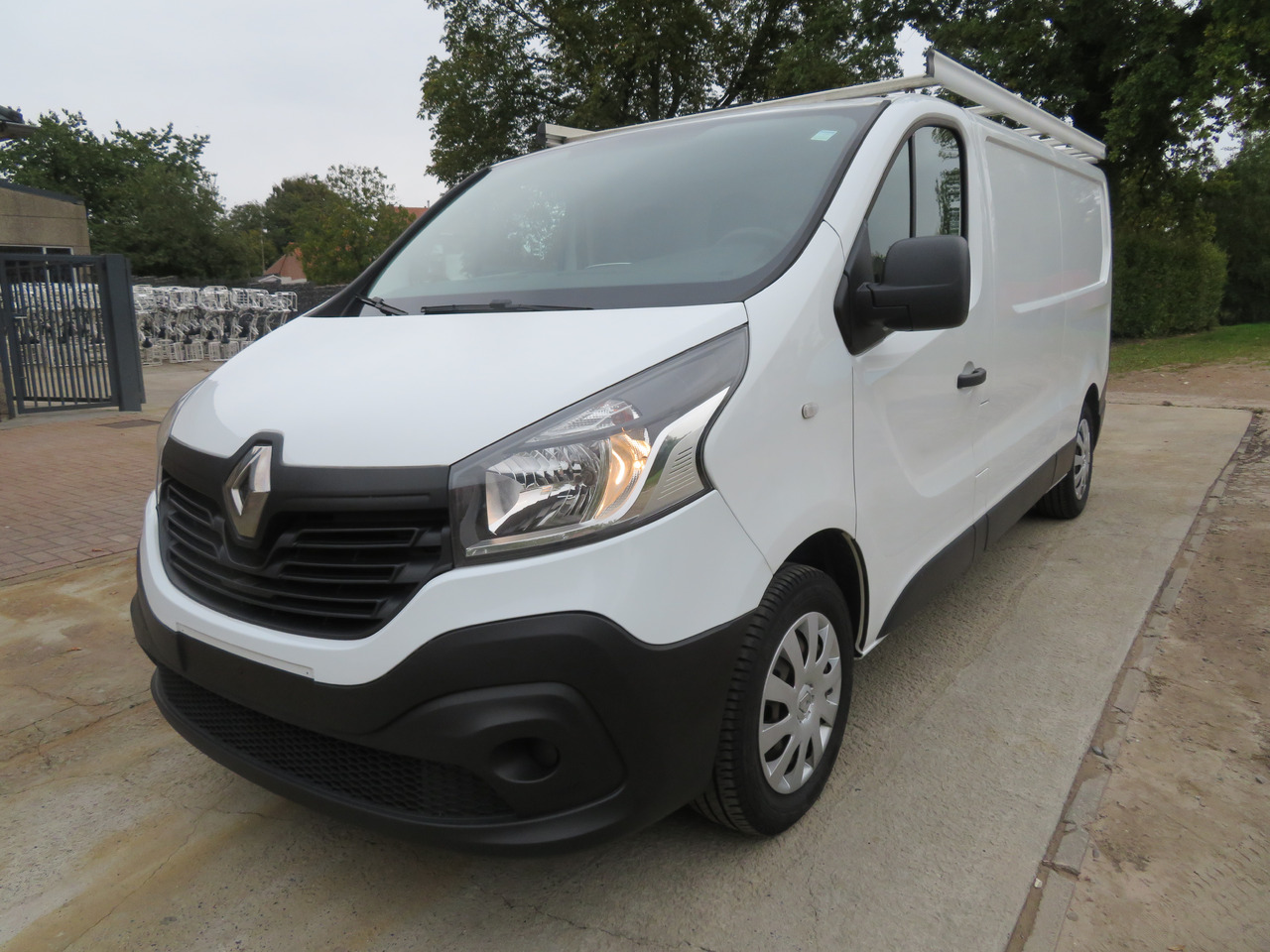 Renault Trafic 1.6dCi Grand Confort - L2H1 - فان المدمجة: صورة 3 Renault Trafic 1.6dCi Grand Confort - L2H1 - فان المدمجة: صورة 3