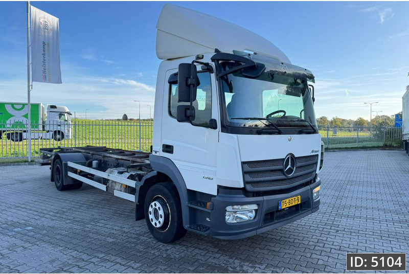 Mercedes-Benz Atego 1318 Day Cab, Euro 6, / BDF / DHOLLANDIA 2000KG - ناقلة حاويات/ شاحنة حاويات: صورة 5 Mercedes-Benz Atego 1318 Day Cab, Euro 6, / BDF / DHOLLANDIA 2000KG - ناقلة حاويات/ شاحنة حاويات: صورة 5