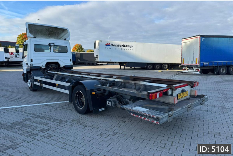 Mercedes-Benz Atego 1318 Day Cab, Euro 6, / BDF / DHOLLANDIA 2000KG - ناقلة حاويات/ شاحنة حاويات: صورة 2 Mercedes-Benz Atego 1318 Day Cab, Euro 6, / BDF / DHOLLANDIA 2000KG - ناقلة حاويات/ شاحنة حاويات: صورة 2