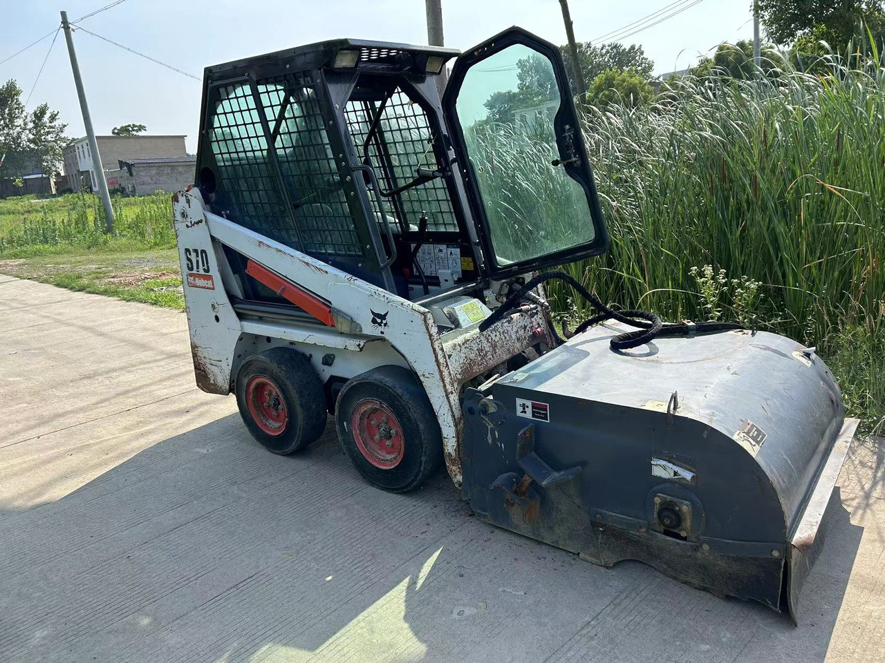 BOBCAT S70 Sliding Sweeper Click for Discount - شيول صغير: صورة 3 BOBCAT S70 Sliding Sweeper Click for Discount - شيول صغير: صورة 3