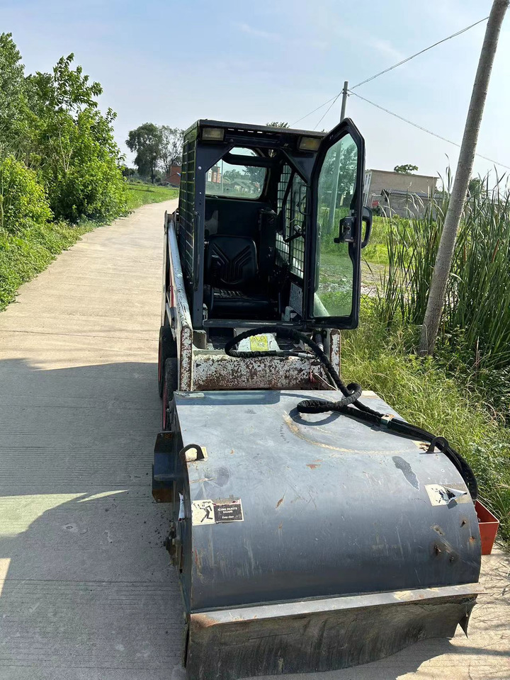 BOBCAT S70 Sliding Sweeper Click for Discount - شيول صغير: صورة 1 BOBCAT S70 Sliding Sweeper Click for Discount - شيول صغير: صورة 1