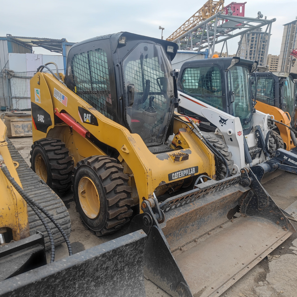 CAT 246C Skid Steer Loader - شيول صغير: صورة 5 CAT 246C Skid Steer Loader - شيول صغير: صورة 5