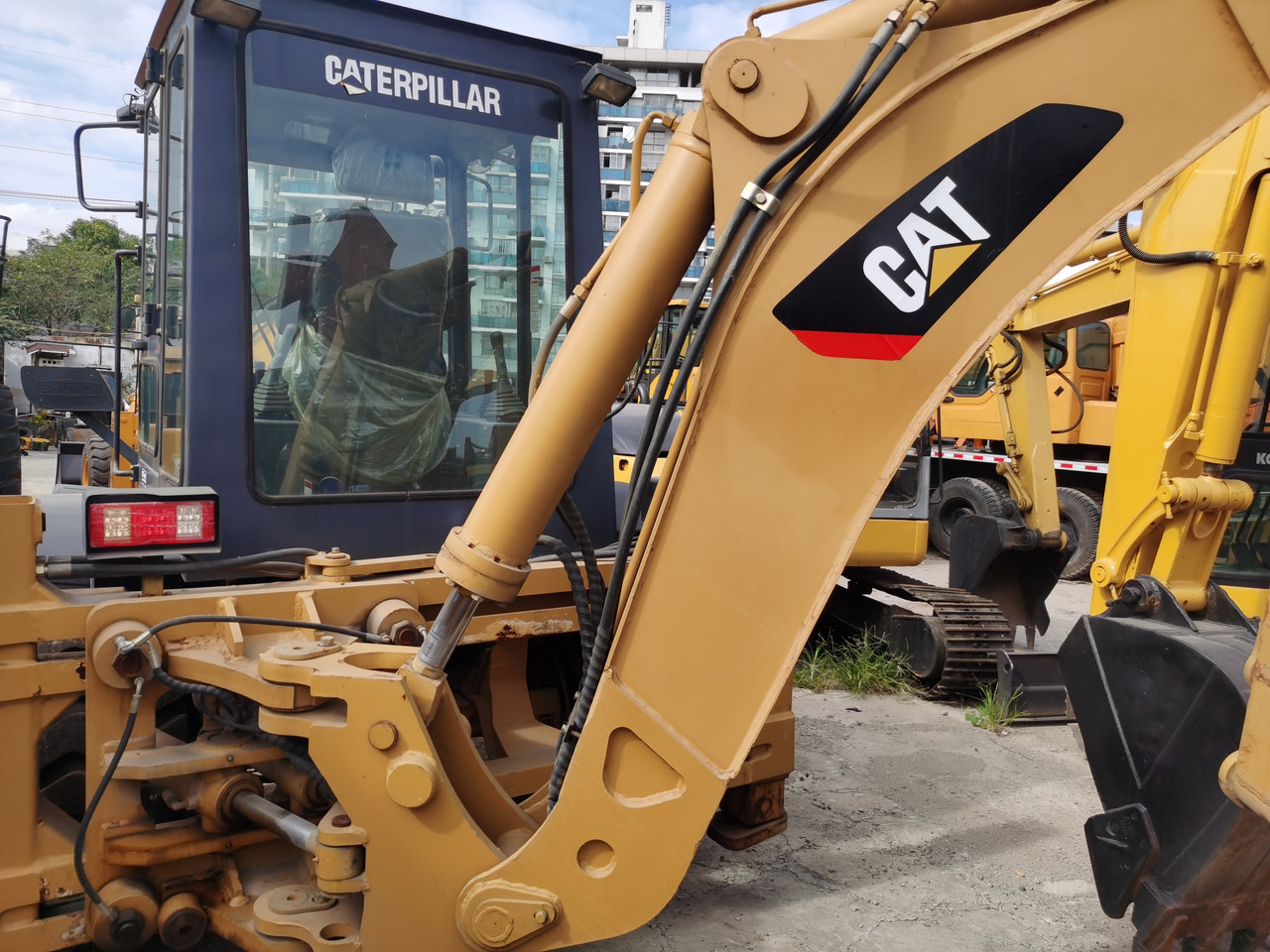 CAT 420F Backhoe Loader Click Here for Discount - لودر ذو محراث خلفي/ باكهو: صورة 3 CAT 420F Backhoe Loader Click Here for Discount - لودر ذو محراث خلفي/ باكهو: صورة 3