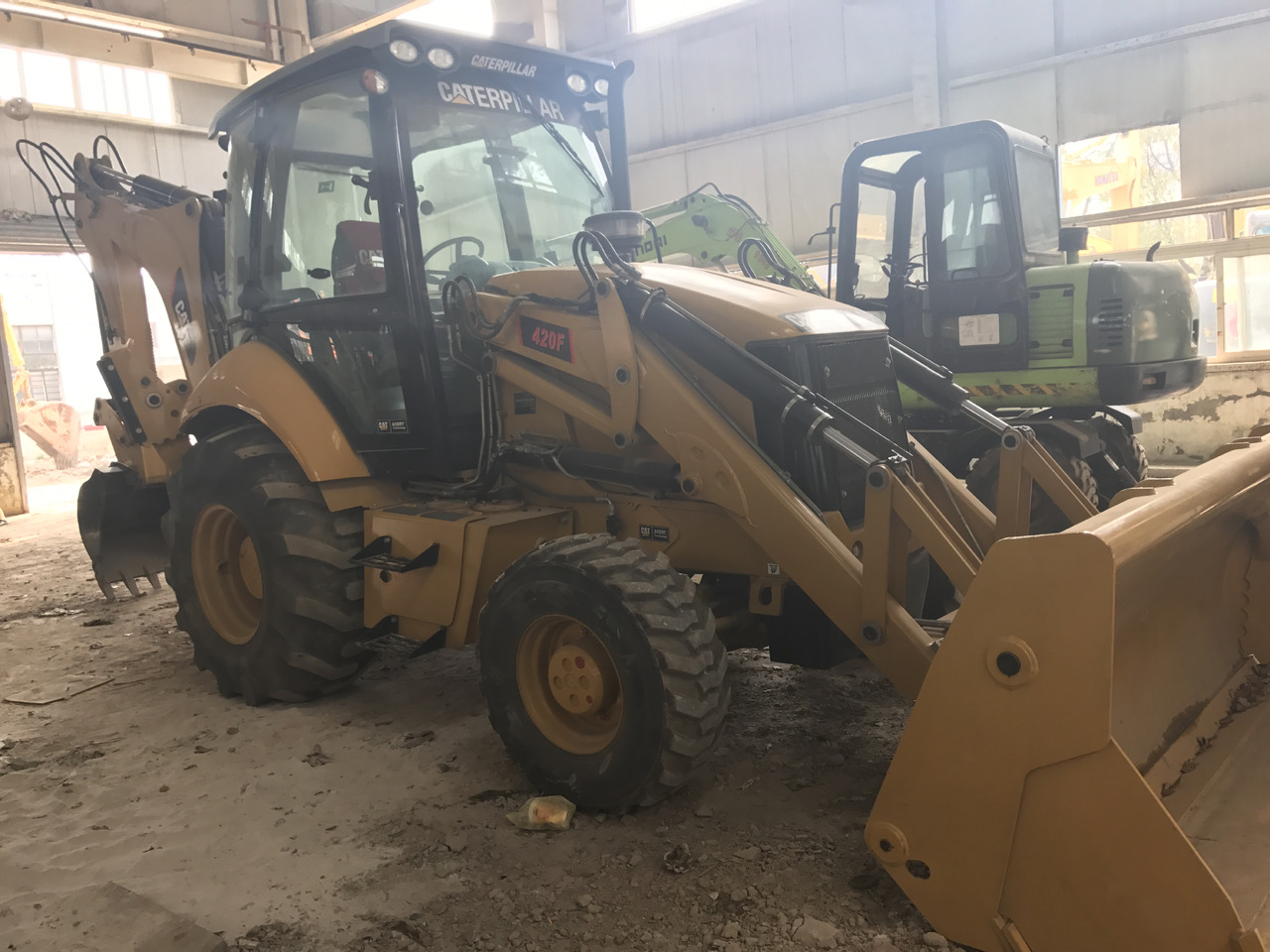 CAT Backhoe Loader 420F Click Here for Discount - لودر ذو محراث خلفي/ باكهو: صورة 3 CAT Backhoe Loader 420F Click Here for Discount - لودر ذو محراث خلفي/ باكهو: صورة 3