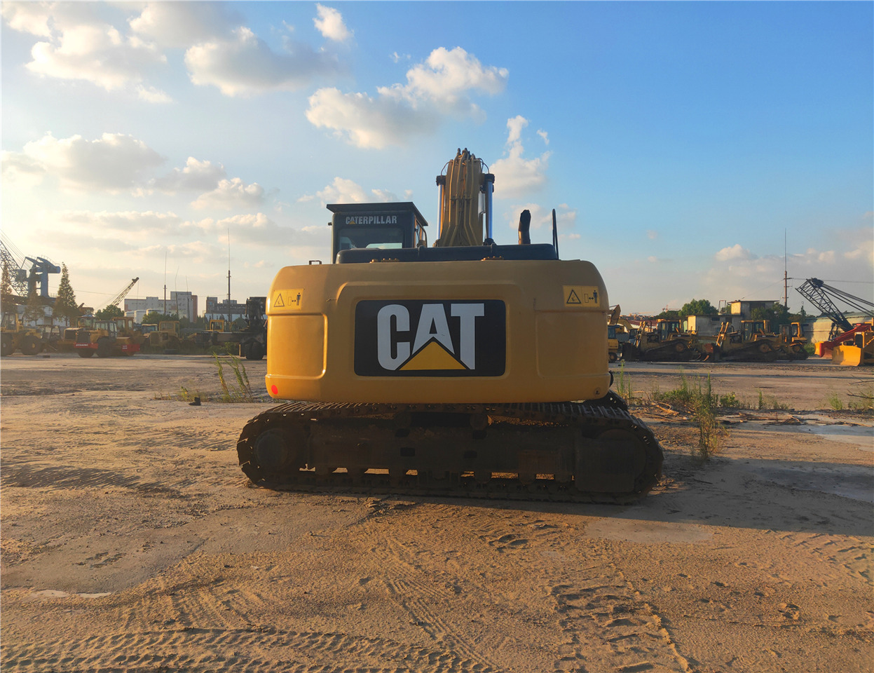 حفار زاحف CATERPILLAR Crawler Excavator 325D  Good Condition: صورة 6