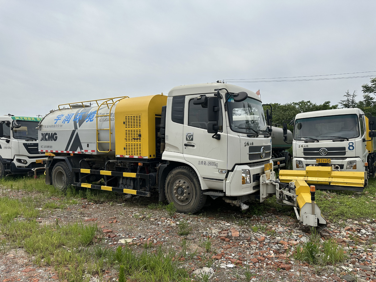 Dongfeng Large Vacuum Suction Truck - فراغ شاحنة: صورة 2 Dongfeng Large Vacuum Suction Truck - فراغ شاحنة: صورة 2